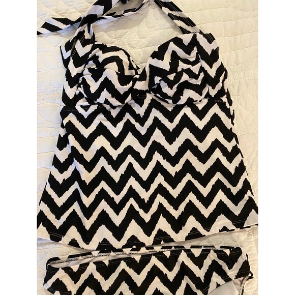Catalina Womens 2 Piece Halter Top Black & White Size Medium Beach Pool Vacation - Picture 2 of 10